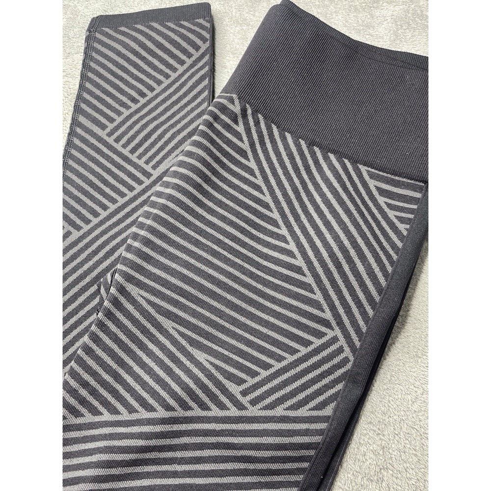 Ivivva Girls Black Grey Geometric Stripe Seamless Athletic Leggings Size 14